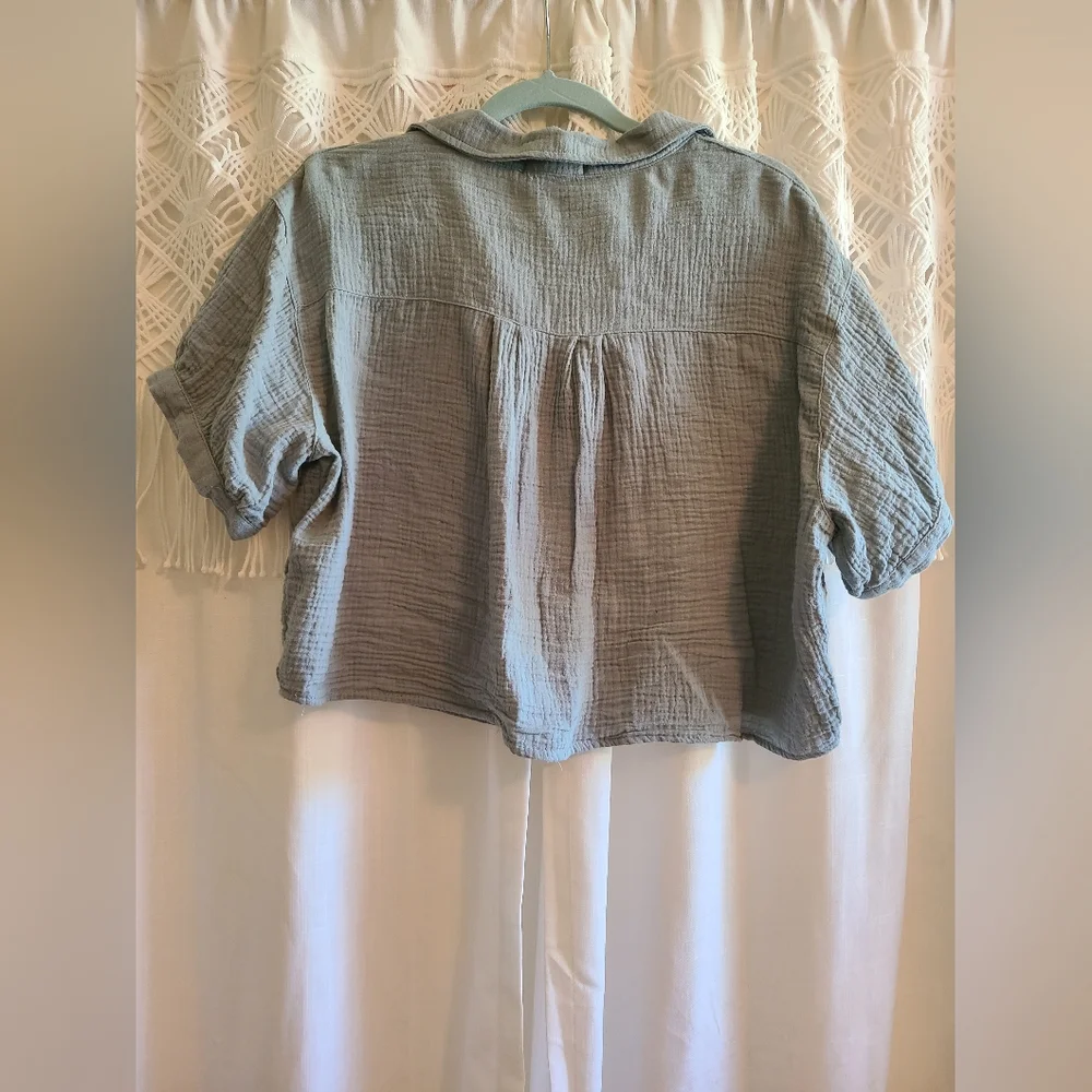 Love Notes Cropped Button Blouse - Picture 2 of 5
